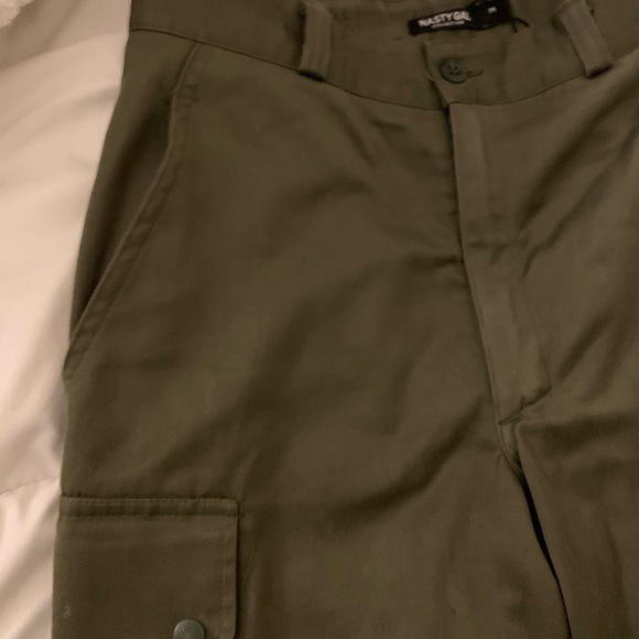 NEVER WORN CARGOS NASTY GAL - Picture 8 of 8